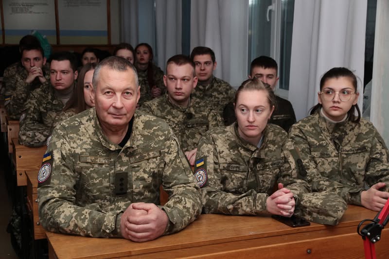 Дніпровський ветеран Валерій Чернета видав книгу «Біг» про виживання та відновлення